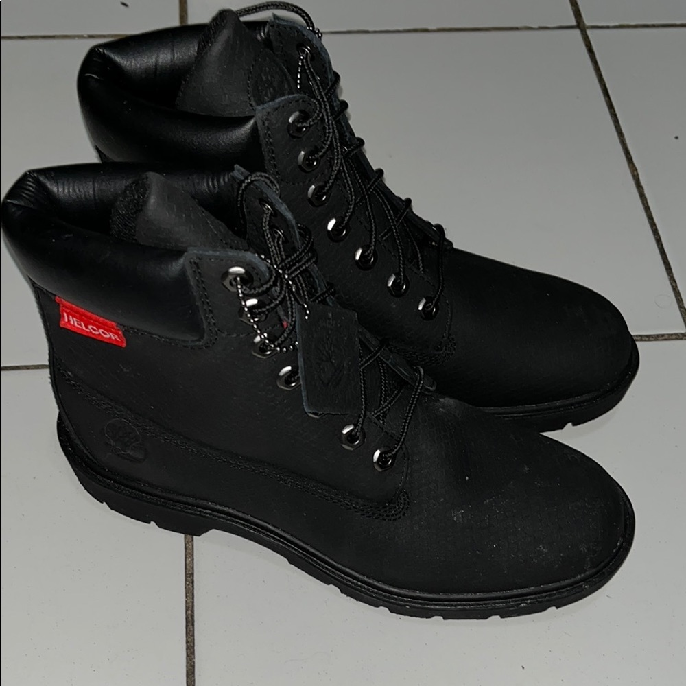 Timberland Black Boots Rugged High-Top Design